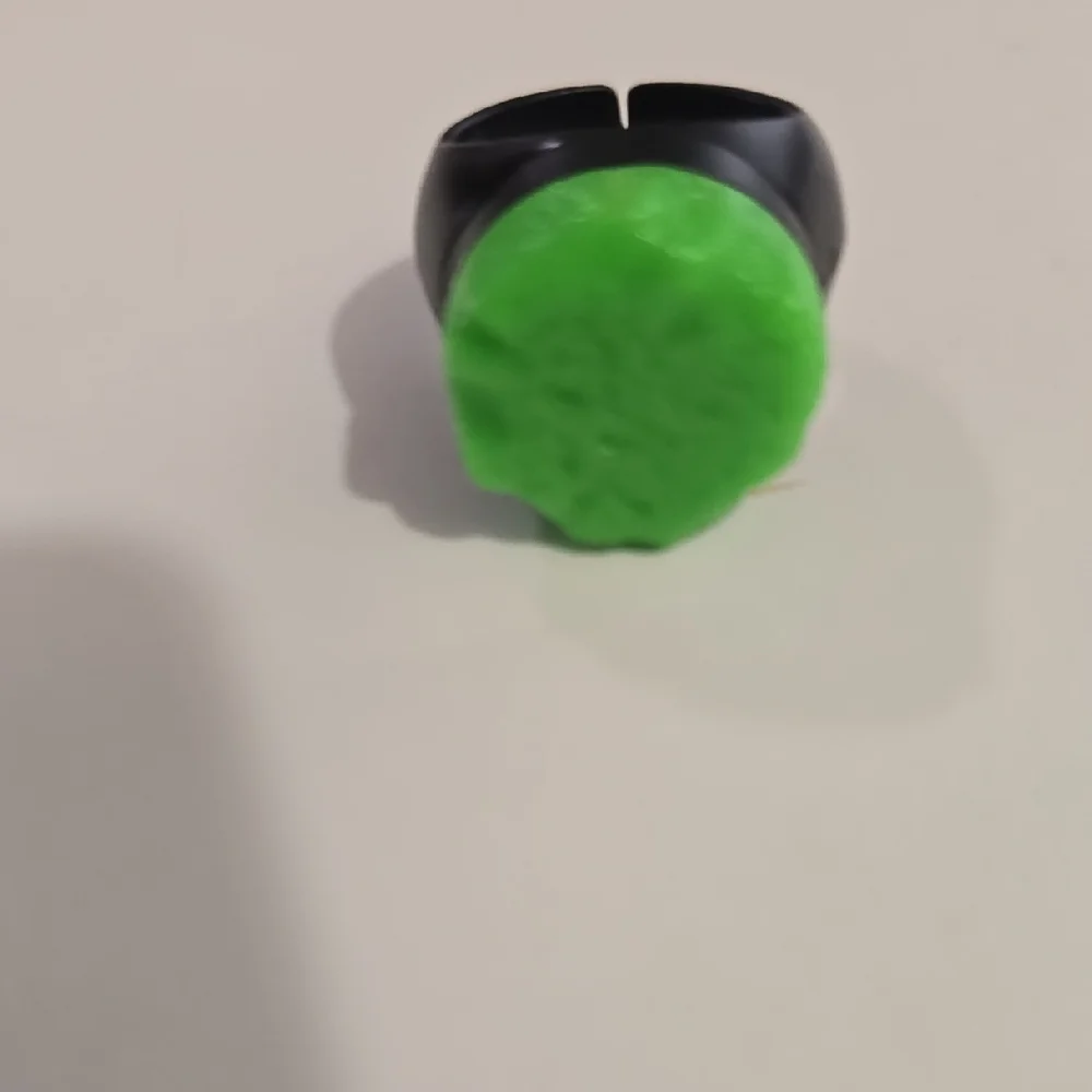 Vintage 1990s Superman magnetic Kryptonite toy ring